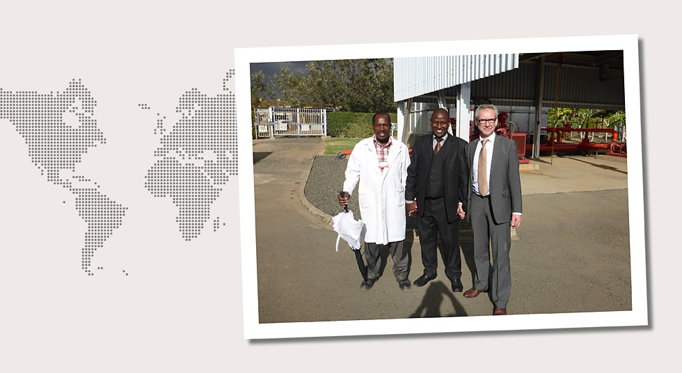 Kenia Friedemann Dörfer in der KPC-Pumpstation 23 in Naivasha mit David Lenaiyarra und Malei Nthiwa